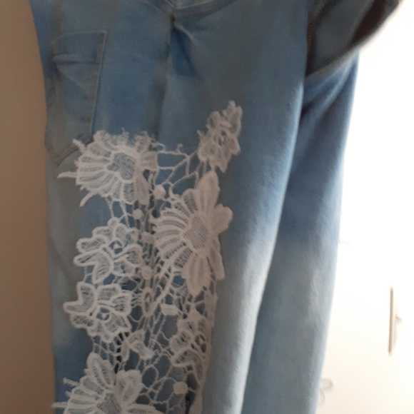 Jean - Picture 3 of 3